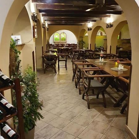 Excalibur Penzion A Restaurace Moravská Třebová Buitenkant foto