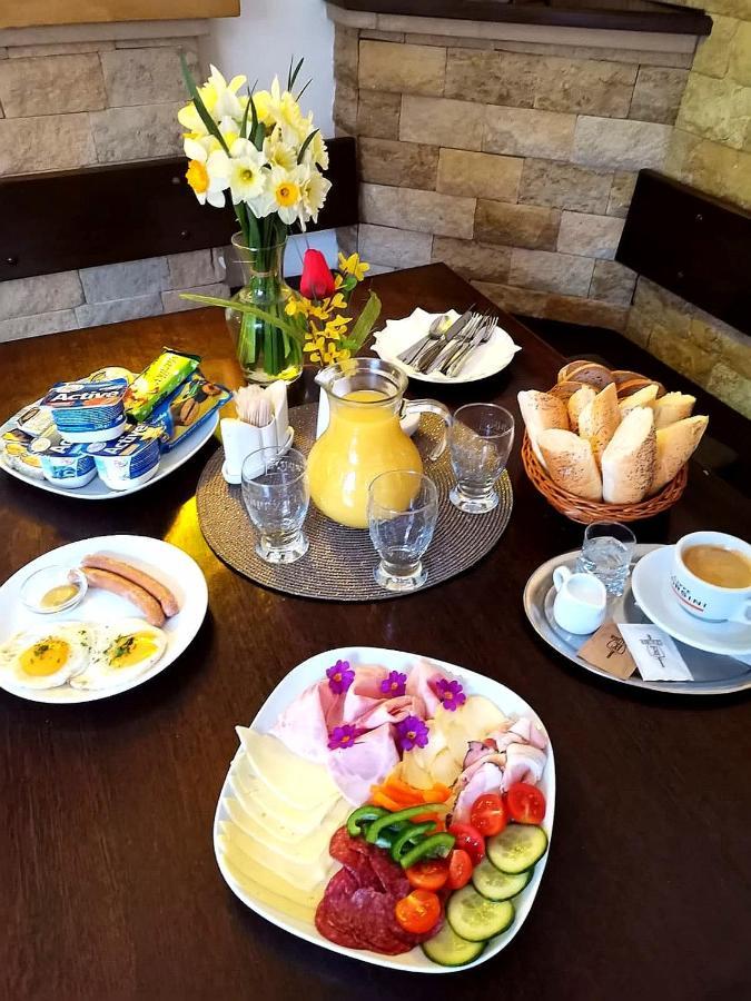 Excalibur Penzion A Restaurace Moravská Třebová Buitenkant foto