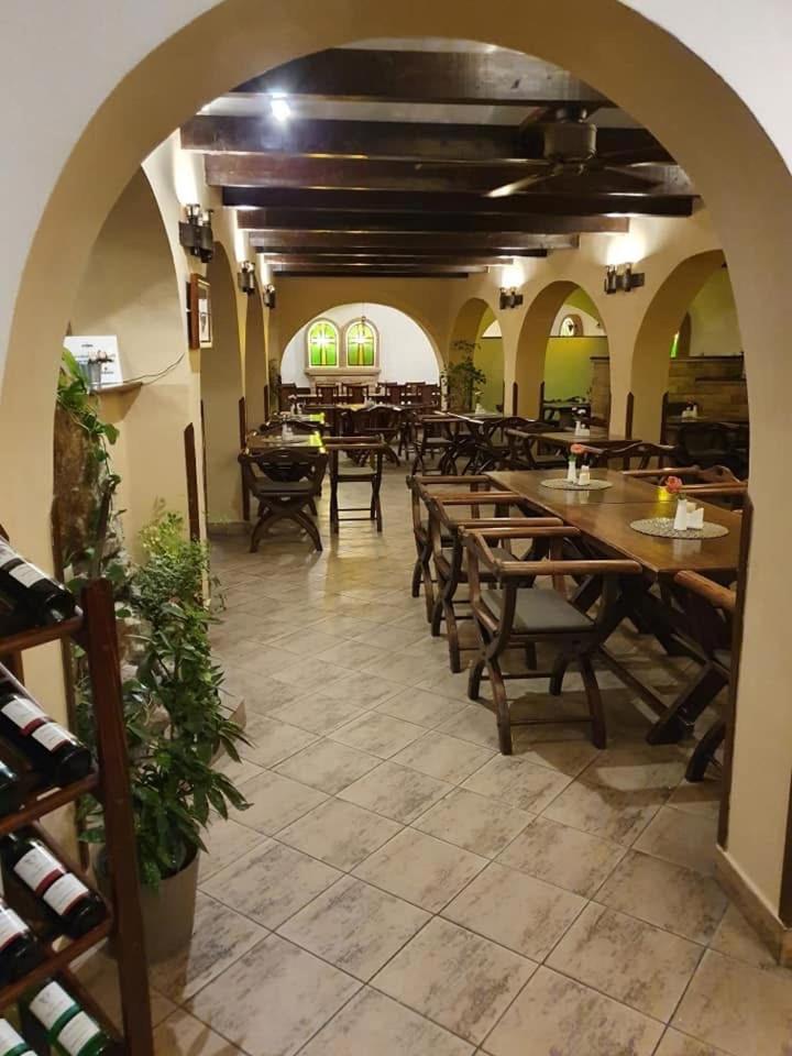 Excalibur Penzion A Restaurace Moravská Třebová Buitenkant foto