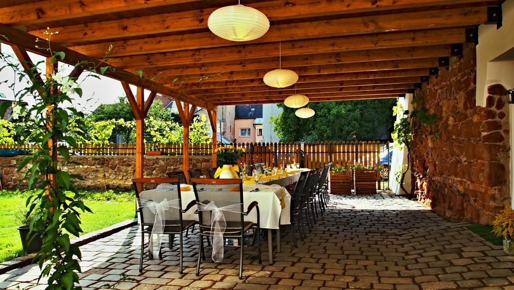 Excalibur Penzion A Restaurace Moravská Třebová Buitenkant foto