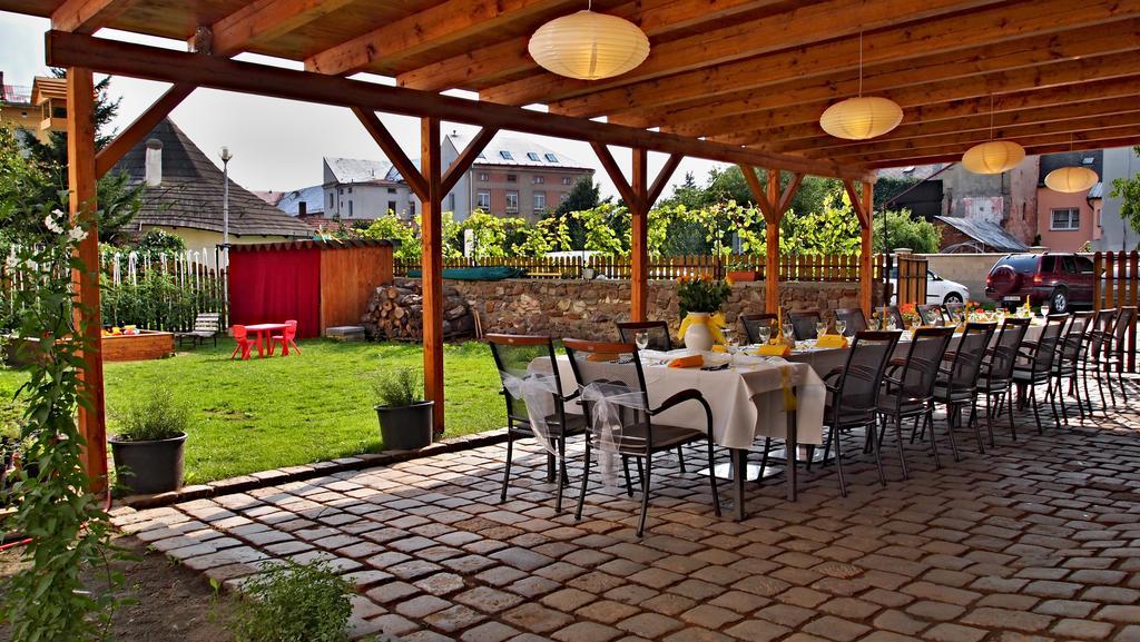 Excalibur Penzion A Restaurace Moravská Třebová Buitenkant foto