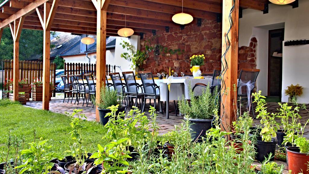 Excalibur Penzion A Restaurace Moravská Třebová Buitenkant foto