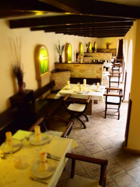 Excalibur Penzion A Restaurace Moravská Třebová Buitenkant foto