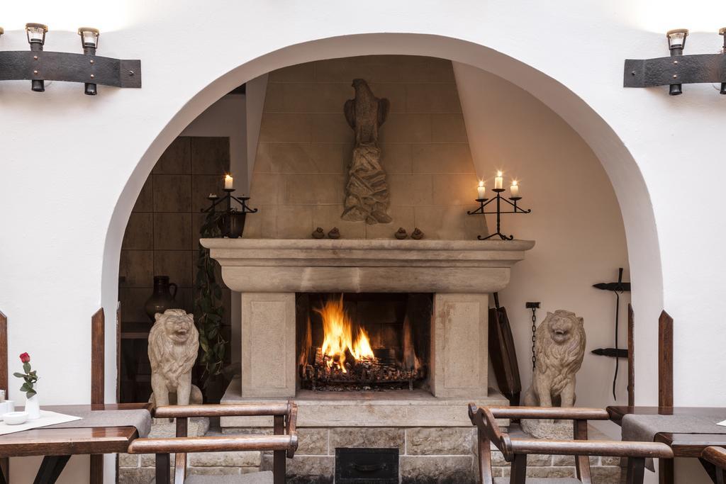 Excalibur Penzion A Restaurace Moravská Třebová Buitenkant foto