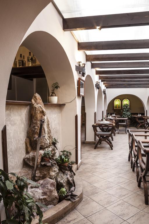 Excalibur Penzion A Restaurace Moravská Třebová Buitenkant foto