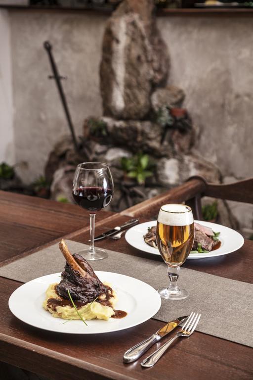 Excalibur Penzion A Restaurace Moravská Třebová Buitenkant foto