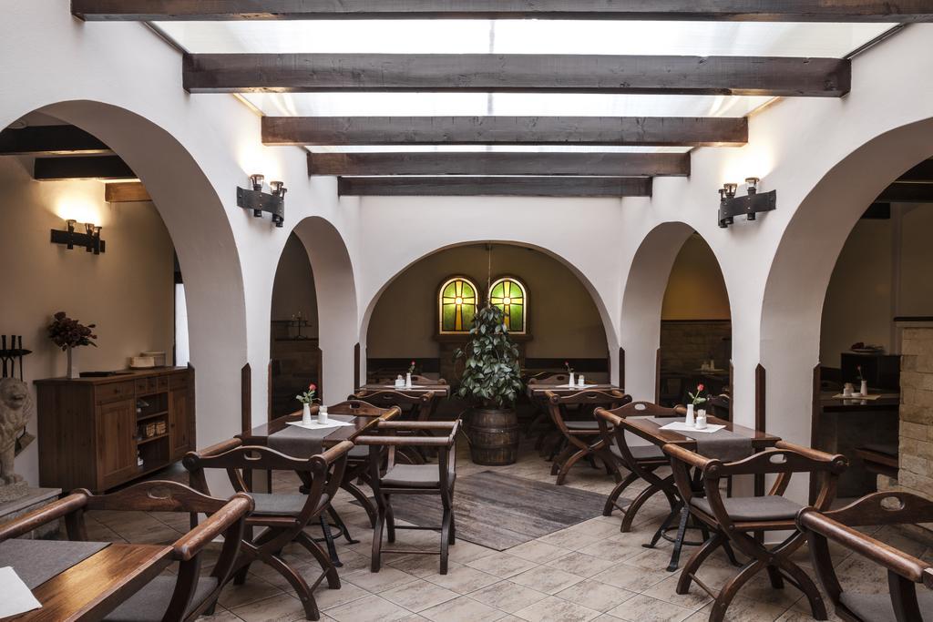 Excalibur Penzion A Restaurace Moravská Třebová Buitenkant foto